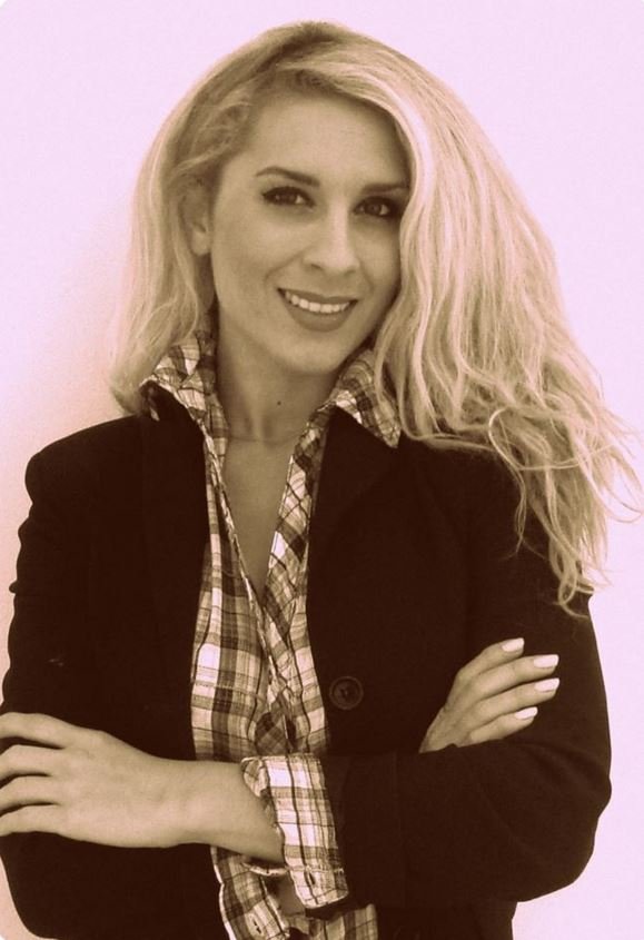 Η ξανθιά αγρότισσα της Κορίνθου που θέλει να συναντήσει τον Τσίπρα [εικόνες] | iefimerida.gr 1