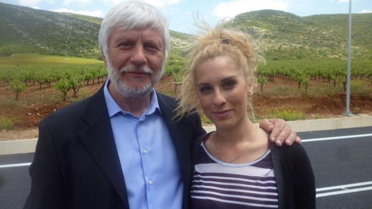 Η ξανθιά αγρότισσα της Κορίνθου που θέλει να συναντήσει τον Τσίπρα [εικόνες] | iefimerida.gr 9