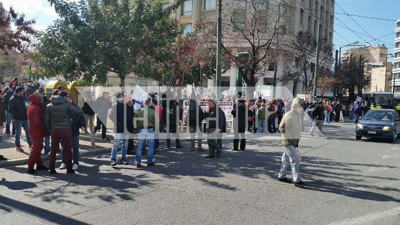 Πάνω από 5.000 αγρότες μπροστά από τη Βουλή -Ολοκληρώθηκε η πορεία [εικόνες] | iefimerida.gr 1
