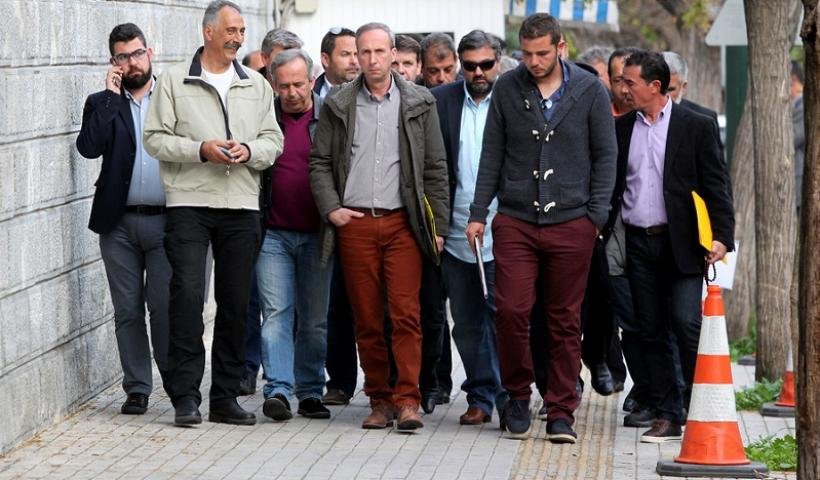 Αγρότες στο Μαξίμου: Οι υπουργοί έφαγαν τα τοστάκια, εμείς ήπιαμε μόνο καφέ! [εικόνες] | iefimerida.gr 3