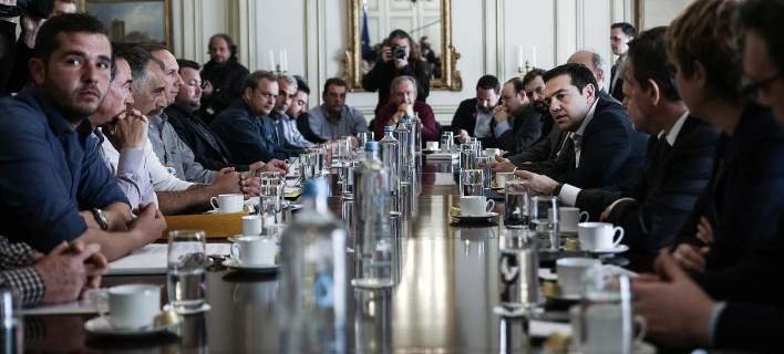 Αγρότες στο Μαξίμου: Οι υπουργοί έφαγαν τα τοστάκια, εμείς ήπιαμε μόνο καφέ! [εικόνες] | iefimerida.gr 1