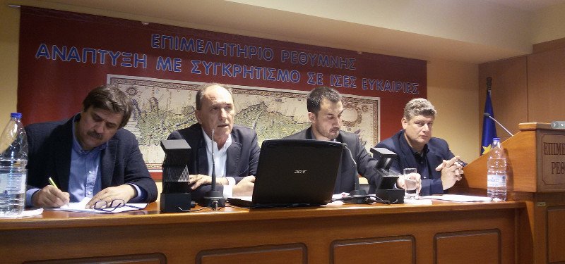 Αγρότες της Κρήτης εγκλώβισαν και προπηλάκισαν Σταθάκη, Ξανθό και Χαρίτση - «Προδότες» φώναζαν [εικόνες&βίντεο] | iefimerida.gr 5