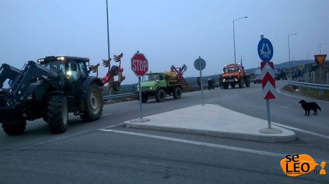 Στην Εγνατία τα τρακτέρ - Αγρότες από τις Σέρρες [εικόνες] | iefimerida.gr 1