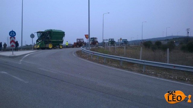 Στην Εγνατία τα τρακτέρ - Αγρότες από τις Σέρρες [εικόνες] | iefimerida.gr 2