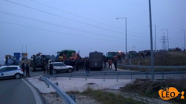 Στην Εγνατία τα τρακτέρ - Αγρότες από τις Σέρρες [εικόνες] | iefimerida.gr 4