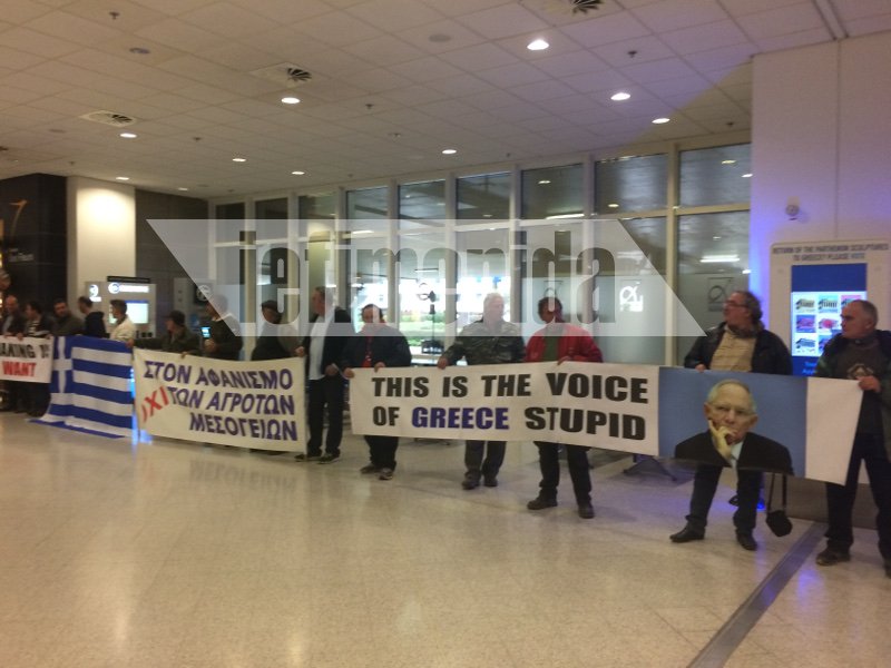 Αγρότες εισέβαλαν στο «Ελ. Βενιζέλος» -Σήκωσαν πανό [αποκλειστικές εικόνες] | iefimerida.gr 0