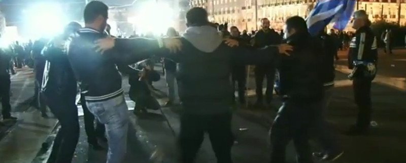 Ολονυχτία με φασολάδα - Οι αγρότες κατασκηνώνουν στο Σύνταγμα | iefimerida.gr 5