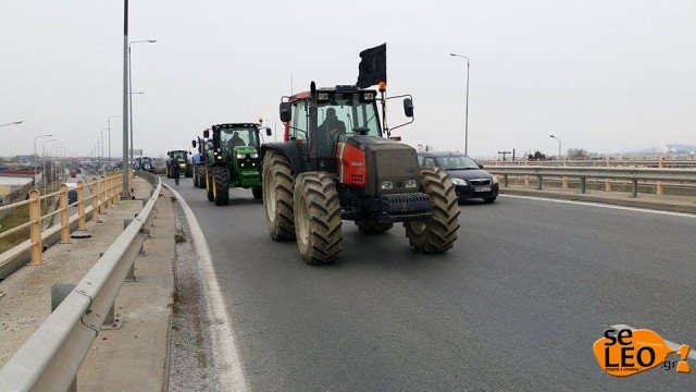 Σε κλοιό η Θεσσαλονίκη -Αγρότες «πλημμύρισαν» με 380 τρακτέρ την πόλη | iefimerida.gr 2