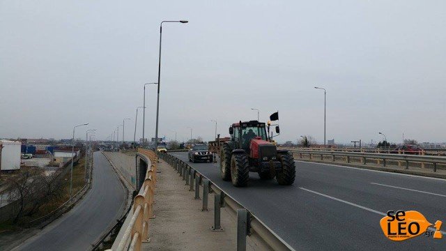 Σε κλοιό η Θεσσαλονίκη -Αγρότες «πλημμύρισαν» με 380 τρακτέρ την πόλη | iefimerida.gr 3