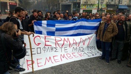 «Πότε θα κάνει ξαστεριά» τραγουδούν οι αγρότες στην Πλατεία Βάθη [βίντεο] | iefimerida.gr 0