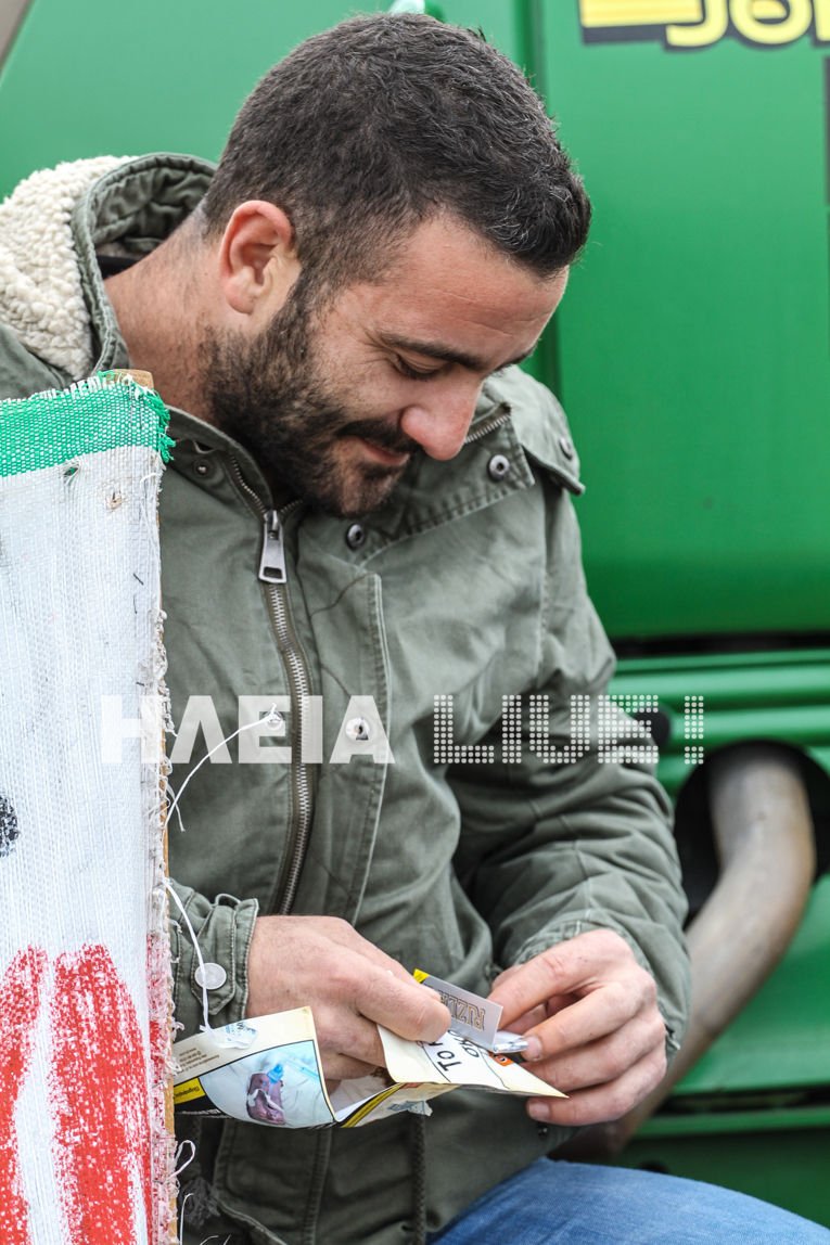 Αγρότες με... στιλ στα μπλόκα της Ηλείας [εικόνες] | iefimerida.gr 3