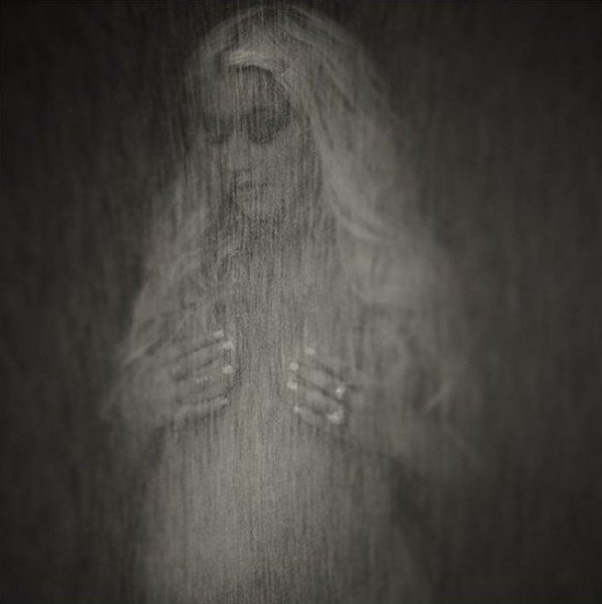 H Αγκιλέρα δεν «μαζεύεται» ούτε έγκυος -Προκλητική φωτογράφιση [εικόνες] | iefimerida.gr 3