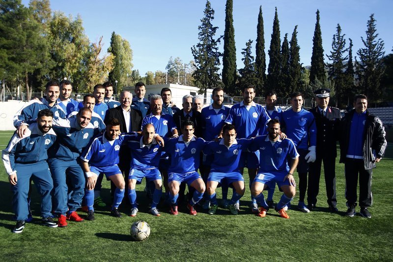 Ενας διαφορετικός ποδοσφαιρικός αγώνας: EΛ.ΑΣ. και ΚΕΘΕΑ έπαιξαν μπάλα [εικόνες] | iefimerida.gr 1