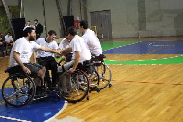 Η ΝΔ έπαιξε φιλικό αγώνα μπάσκετ με αμαξίδιο με τον ΑΤΛΑ [εικόνες] | iefimerida.gr 0