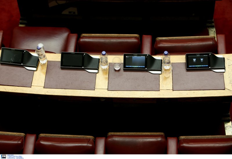 Τέλος η παραδοσιακή ψηφοφορία στη Βουλή – Τα πρώτα τεστ για το νέο ηλεκτρονικό σύστημα [εικόνες] | iefimerida.gr 3