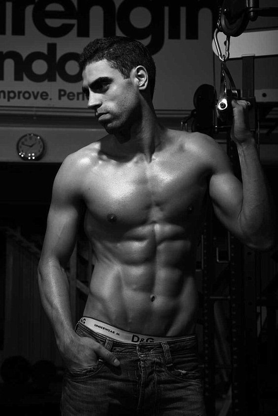 Ο οικονομολόγος που έγινε «φέτες» σε 12 εβδομάδες –Δείτε πώς [εικόνες] | iefimerida.gr 1