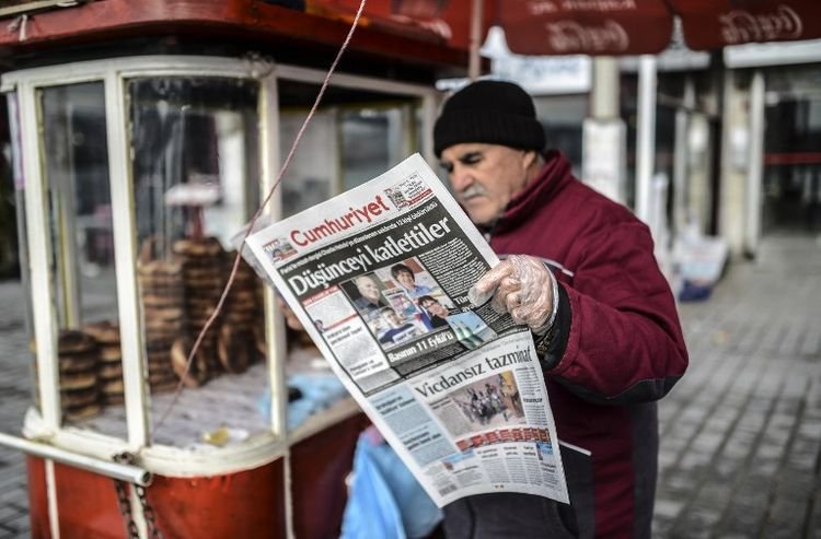Tα τρία συγκλονιστικά σκίτσα που έφτιαξαν στο Charlie Hebdo πριν καταλήξουν στο εξώφυλλο | iefimerida.gr 5