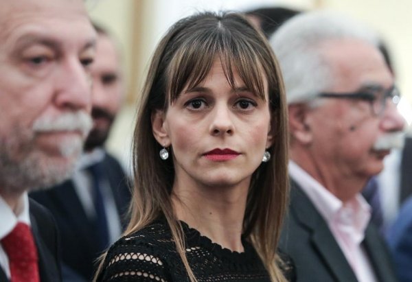 Να την «προστατεύσουν» ζήτησε η Αχτσιόγλου από τις... γυναίκες δημοσιογράφους | iefimerida.gr 0
