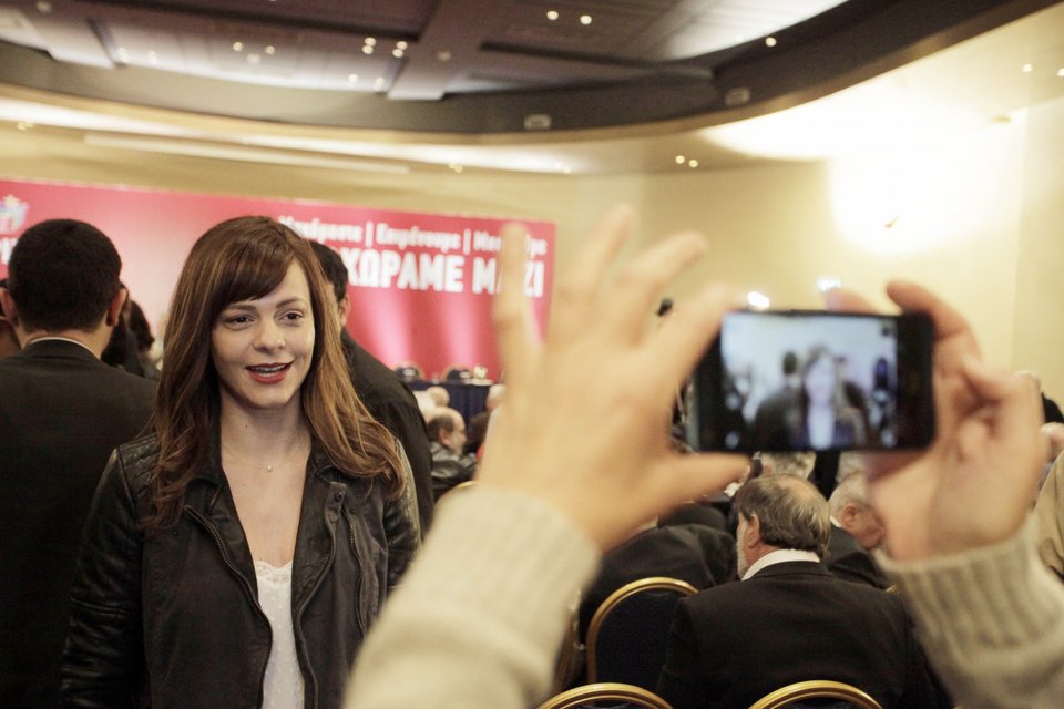 Τα παρασκήνια της Κεντρικής Επιτροπής του ΣΥΡΙΖΑ: Γέλια, χαρές και το ντεκολτέ της Αχτσιόγλου [εικόνες] | iefimerida.gr 4