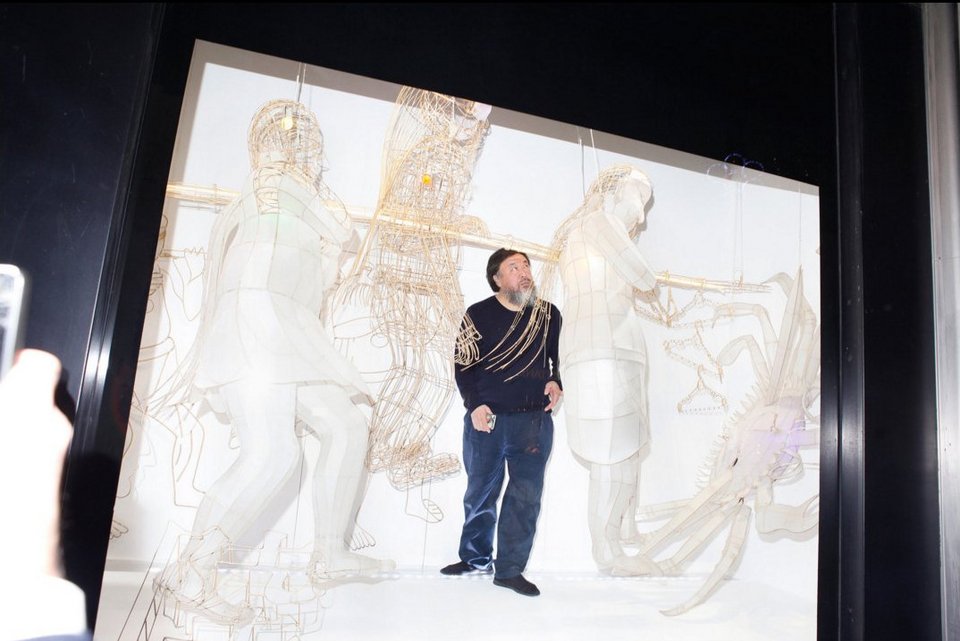 Ο «απαγορευμένος καλλιτέχνης» της Κίνας γέμισε με τέρατα μεγάλο κατάστημα στο Παρίσι [εικόνες] | iefimerida.gr 6