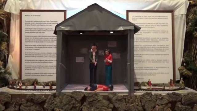 Ο μικρός Αϊλάν ως «θείο βρέφος» σε φάτνη εκκλησίας στη Μαδρίτη [εικόνες&βίντεο] | iefimerida.gr 3