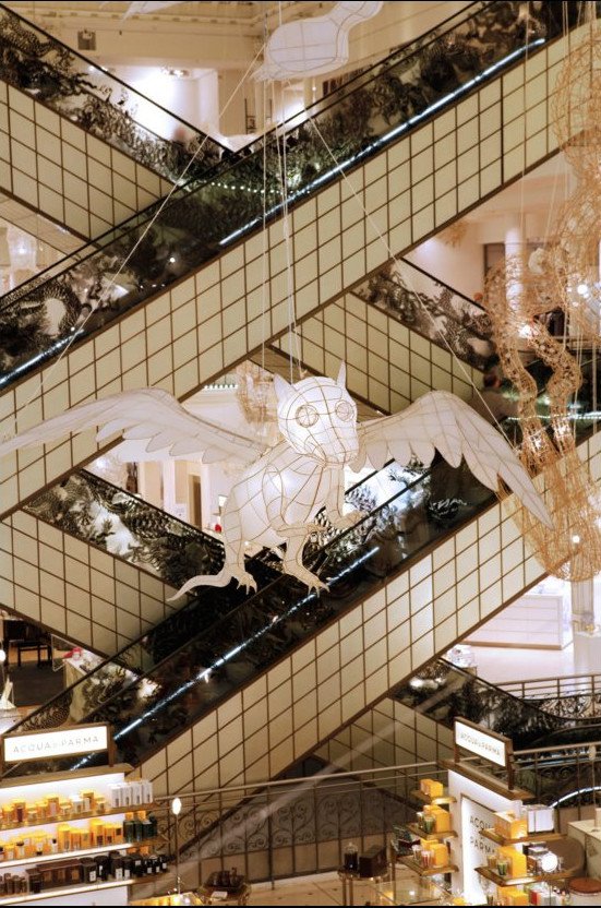 Ο «απαγορευμένος καλλιτέχνης» της Κίνας γέμισε με τέρατα μεγάλο κατάστημα στο Παρίσι [εικόνες] | iefimerida.gr 0