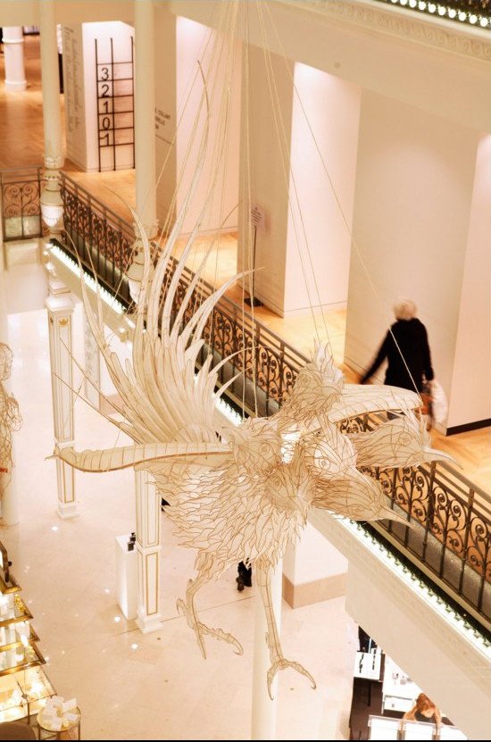 Ο «απαγορευμένος καλλιτέχνης» της Κίνας γέμισε με τέρατα μεγάλο κατάστημα στο Παρίσι [εικόνες] | iefimerida.gr 1