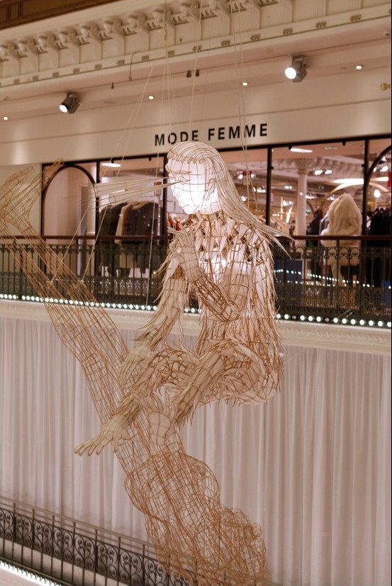 Ο «απαγορευμένος καλλιτέχνης» της Κίνας γέμισε με τέρατα μεγάλο κατάστημα στο Παρίσι [εικόνες] | iefimerida.gr 2