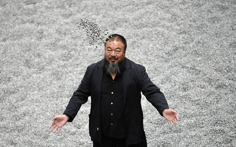 Ai Weiwei: Ο ακτιβιστής της Λέσβου εκθέτει στο Κυκλαδικό Μουσείο | iefimerida.gr 0