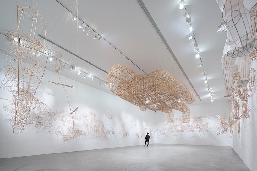 Ο Αϊ Γουέι Γουέι φτιάχνει μονοπάτια με πέτρες από το λιμάνι της Μασσαλίας [εικόνες]  | iefimerida.gr 3