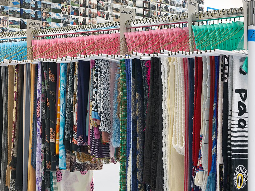 O Ai Weiwei εκθέτει ό,τι άφησαν πίσω οι πρόσφυγες της Ειδομένης -Σαν μπαζάρ [εικόνες] | iefimerida.gr 3