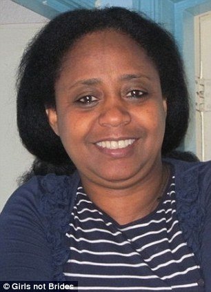 Νύφη στα 10, μητέρα στα 13, χήρα στα 14: Σήμερα είναι 38 ετών και μάχεται κατά του γάμου παιδιών [εικόνες] | iefimerida.gr 0