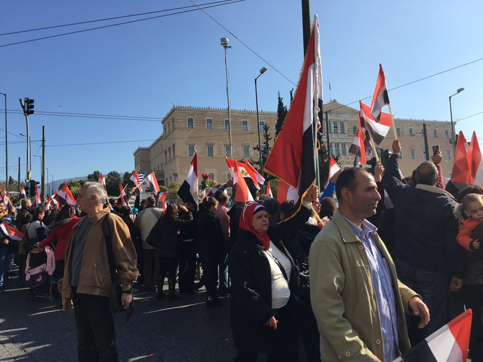 Γέμισε με Αιγύπτιους το Σύνταγμα -Ετρεξαν να δουν τον πρόεδρό τους [εικόνες] | iefimerida.gr 0