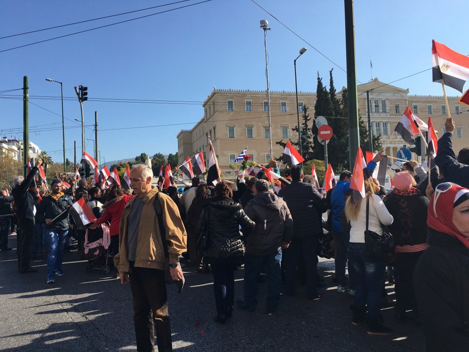 Γέμισε με Αιγύπτιους το Σύνταγμα -Ετρεξαν να δουν τον πρόεδρό τους [εικόνες] | iefimerida.gr 1