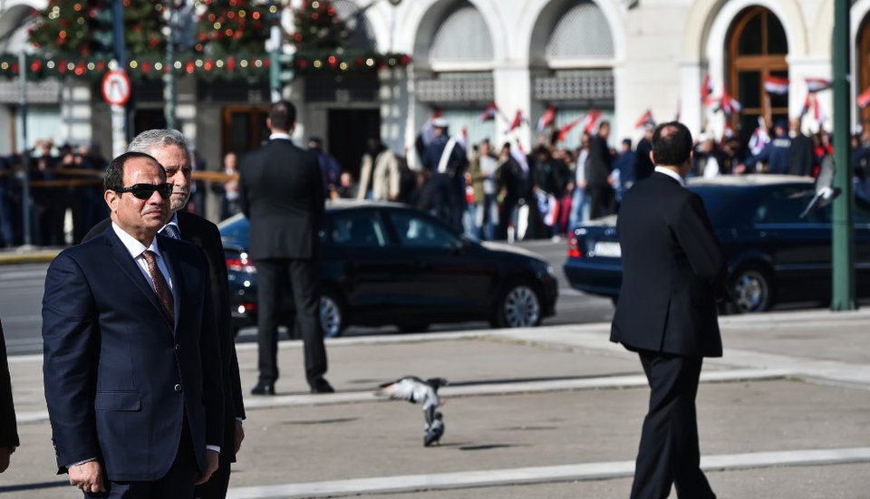 Γέμισε με Αιγύπτιους το Σύνταγμα -Ετρεξαν να δουν τον πρόεδρό τους [εικόνες] | iefimerida.gr 3
