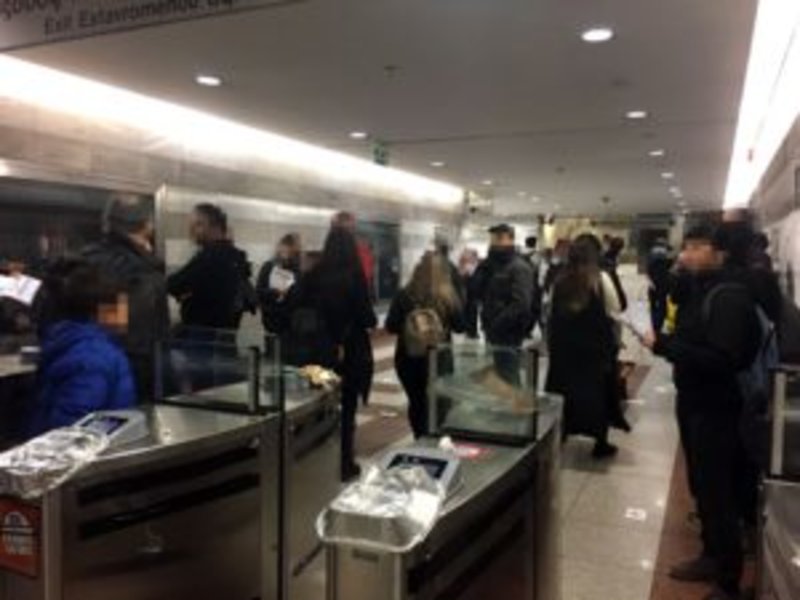 «Παρέμβασεις» αντιεξουσιαστών σε γραφεία του ΣΥΡΙΖΑ και Μετρό [εικόνες] | iefimerida.gr 3