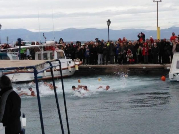 Με λαμπρότητα γιορτάστηκαν τα Θεοφάνεια σε όλη τη χώρα  [εικόνες] | iefimerida.gr 56