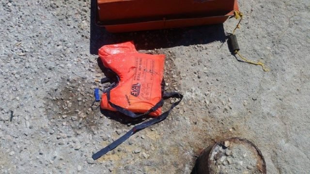 Συντρίμμια στο λιμάνι της Πέρδικας -Ο,τι απέμεινε από το τουριστικό σκάφος μετά τη σύγκρουση με το ταχύπλοο [εικόνες]  | iefimerida.gr 2