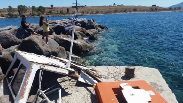 Στο βυθό παραμένει η λάντζα από την τραγωδία στην Αίγινα -Εμφανή τα σημάδια από τη σύγκρουση με το ταχύπλοο [εικόνες] | iefimerida.gr 2