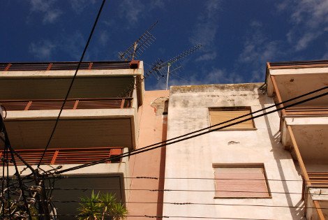 Ζημιές σε 300 κτίρια στο Αίγιο -Κάμερα καταγράφει το χτύπημα του σεισμού και τον πανικό που προκάλεσε [βίντεο] | iefimerida.gr 1