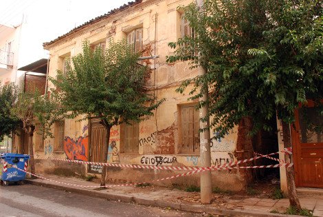 Ζημιές σε 300 κτίρια στο Αίγιο -Κάμερα καταγράφει το χτύπημα του σεισμού και τον πανικό που προκάλεσε [βίντεο] | iefimerida.gr 2