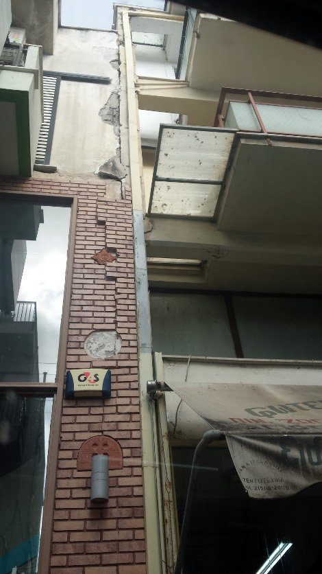 Ζημιές σε 300 κτίρια στο Αίγιο -Κάμερα καταγράφει το χτύπημα του σεισμού και τον πανικό που προκάλεσε [βίντεο] | iefimerida.gr 4