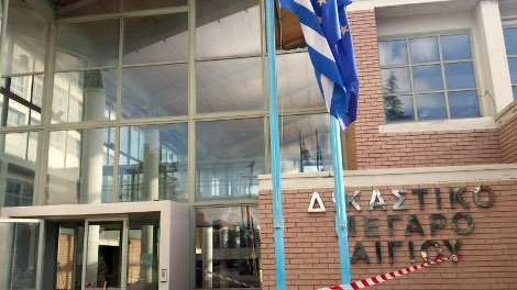 Ζημιές σε 300 κτίρια στο Αίγιο -Κάμερα καταγράφει το χτύπημα του σεισμού και τον πανικό που προκάλεσε [βίντεο] | iefimerida.gr 5