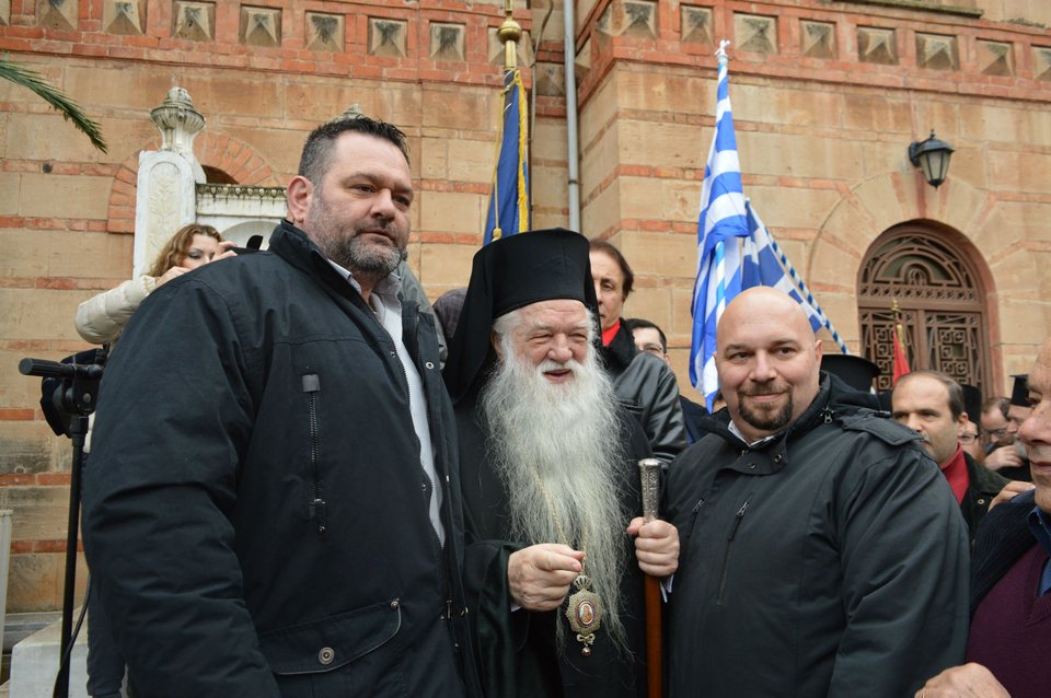 Ο Αμβρόσιος, στο συλλαλητήριο του Αιγίου για τη Μακεδονία, με τον Παναγιώταρο και τον Λαγό της ΧΑ | iefimerida.gr 0