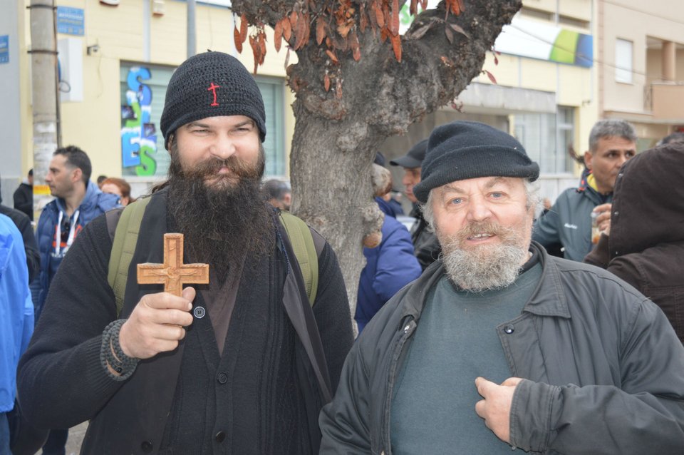 Ο Αμβρόσιος, στο συλλαλητήριο του Αιγίου για τη Μακεδονία, με τον Παναγιώταρο και τον Λαγό της ΧΑ | iefimerida.gr 4