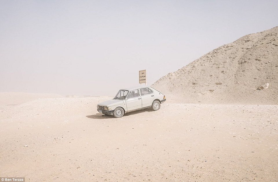 Ερήμωσαν οι Πυραμίδες -Οι τουρίστες εγκατέλειψαν την Αίγυπτο [εικόνες] | iefimerida.gr 2