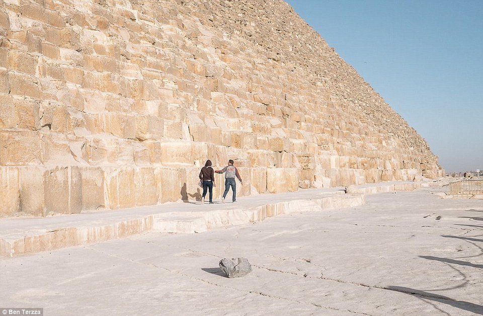 Ερήμωσαν οι Πυραμίδες -Οι τουρίστες εγκατέλειψαν την Αίγυπτο [εικόνες] | iefimerida.gr 4
