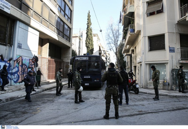 Κάλεσμα μέσω διαδικτύου για συγκεντρώσεις μετά την εκκένωση της βίλας Ζωγράφου [εικόνες] | iefimerida.gr 0