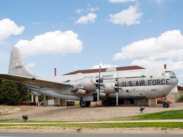 Εστιατόρια στα πιο απίθανα μέρη -Γεύμα στο βυθό, σε σπηλιά, σε γκρεμό ή στον αέρα [εικόνες] | iefimerida.gr 7