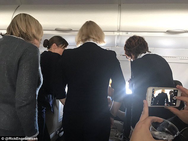 Θρίλερ στον αέρα: Εξερράγη ο κινητήρας σε αεροπλάνο της Air France -Πάνω από τον Ατλαντικό [εικόνες & βίντεο]  | iefimerida.gr 1